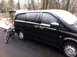 Vito and mountain bike in the snow
